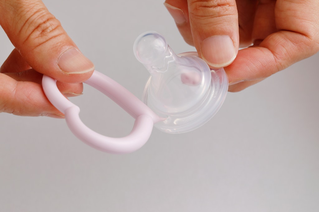 Bétta 乳头和乳头护理心形别针