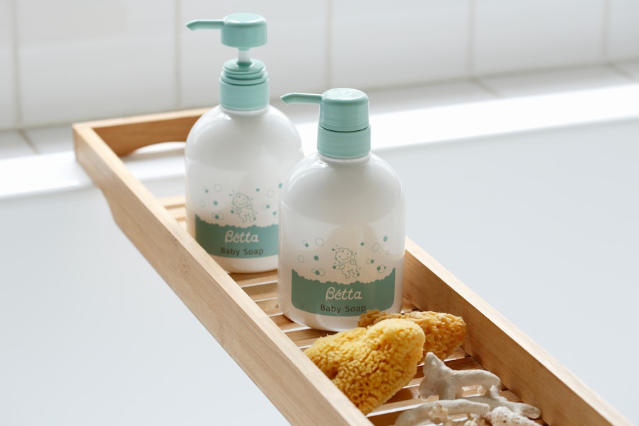 洗う Bétta Baby soap ＋ 海綿