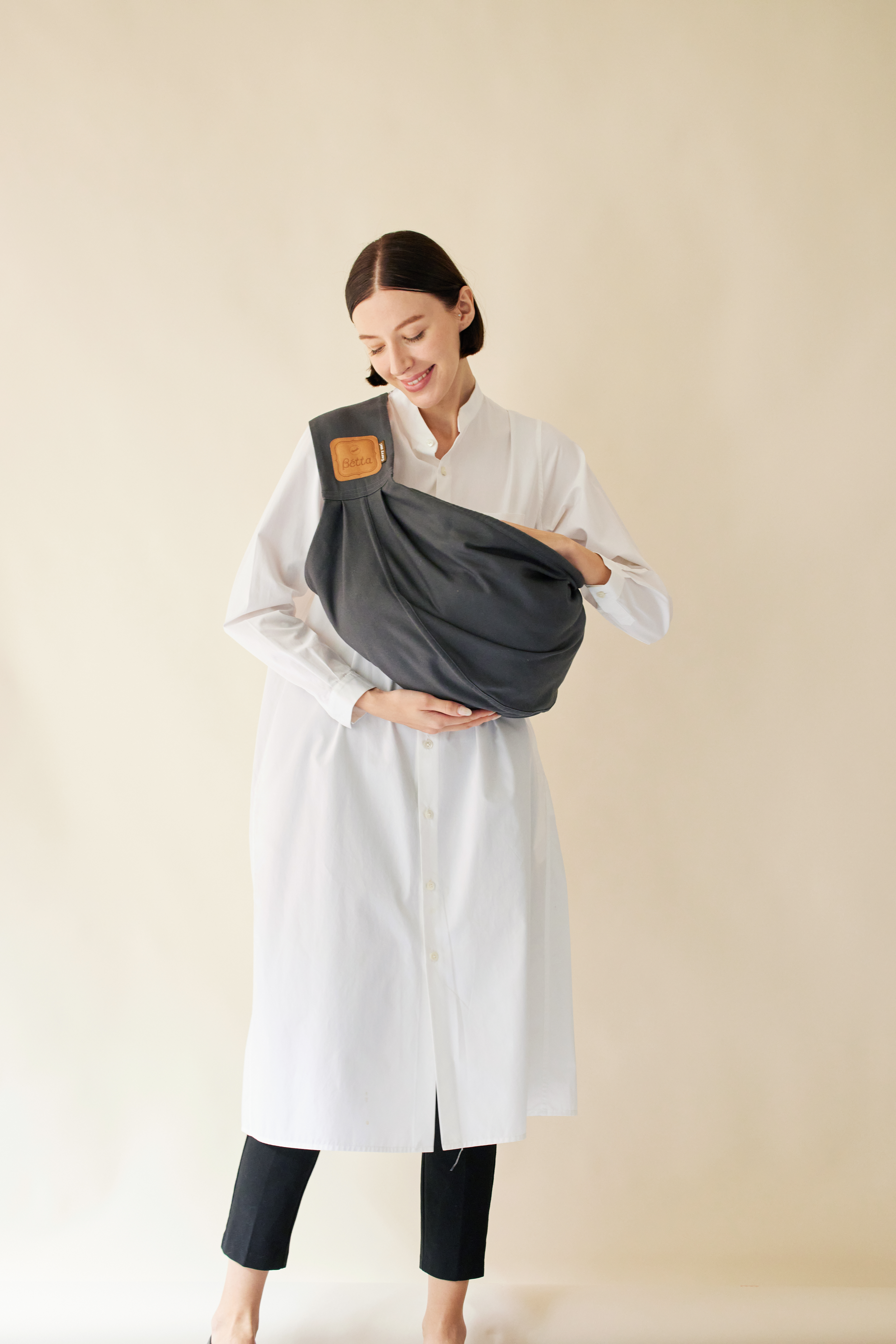 プレーンカラー　チャコールグレー着用イメージ コーディネート